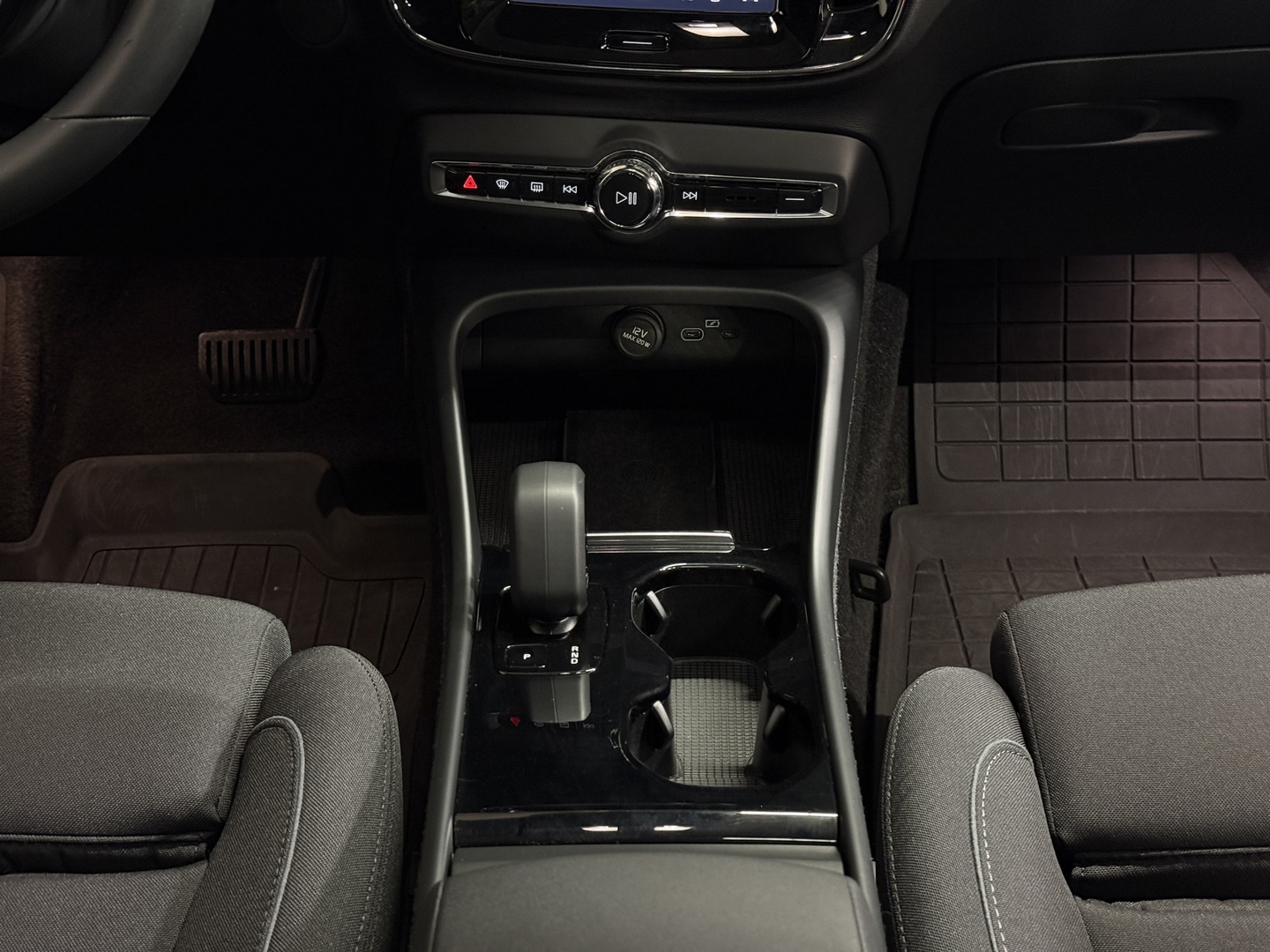 VOLVO XC40 2023