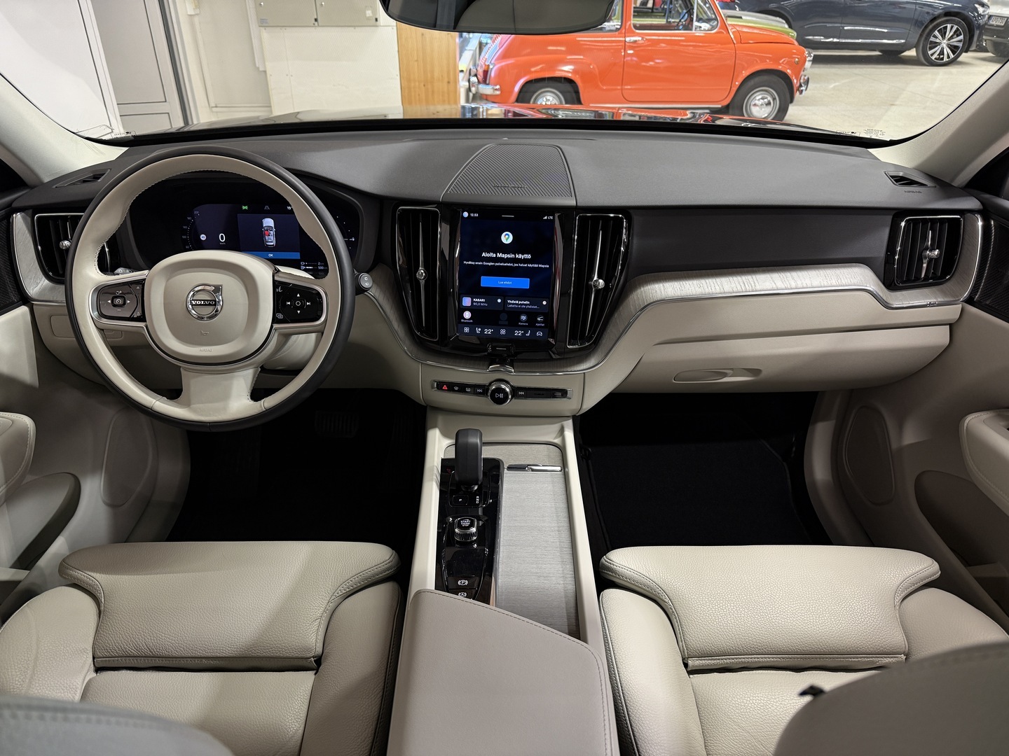 VOLVO XC60 2023