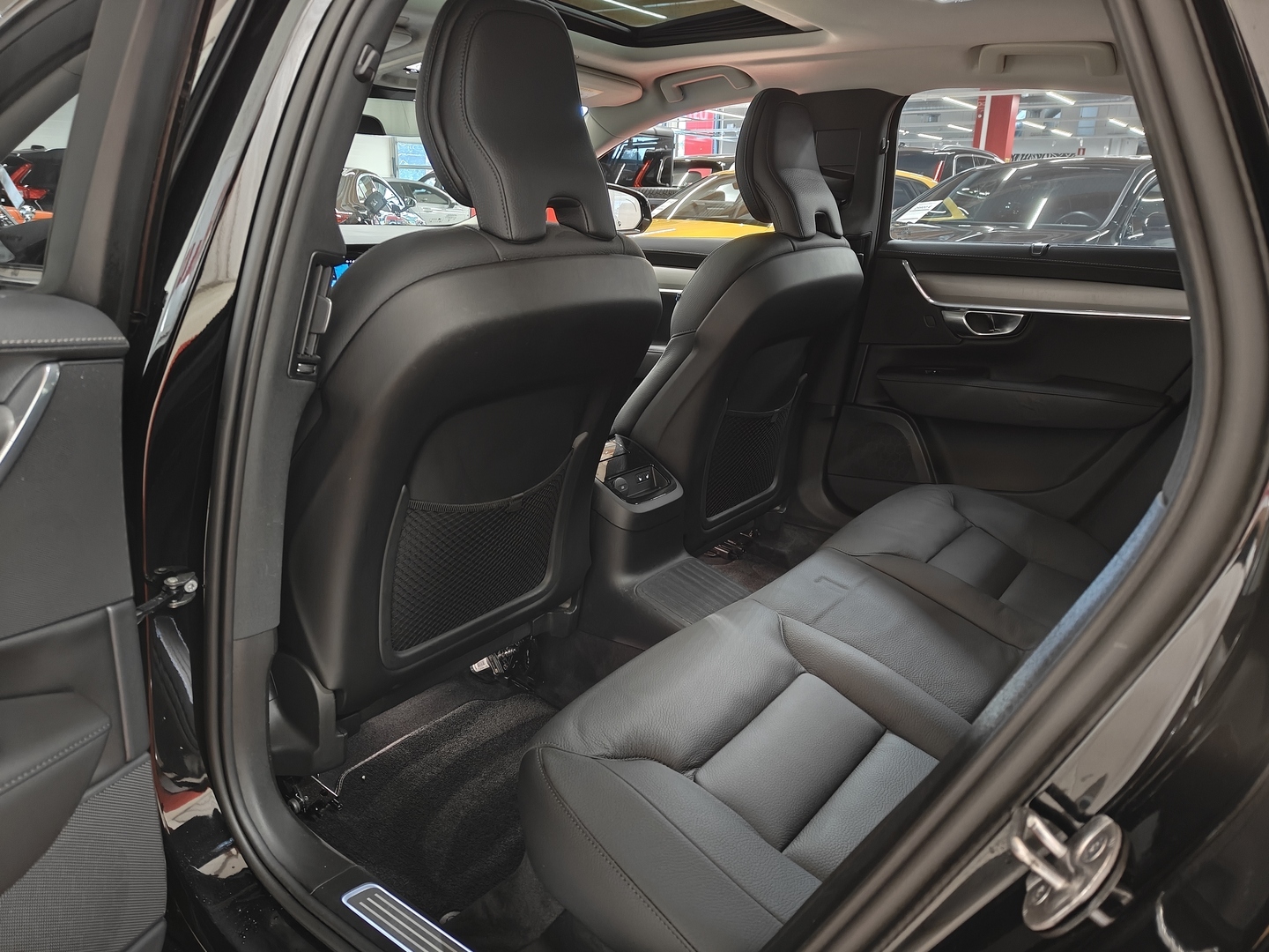 VOLVO S90 26