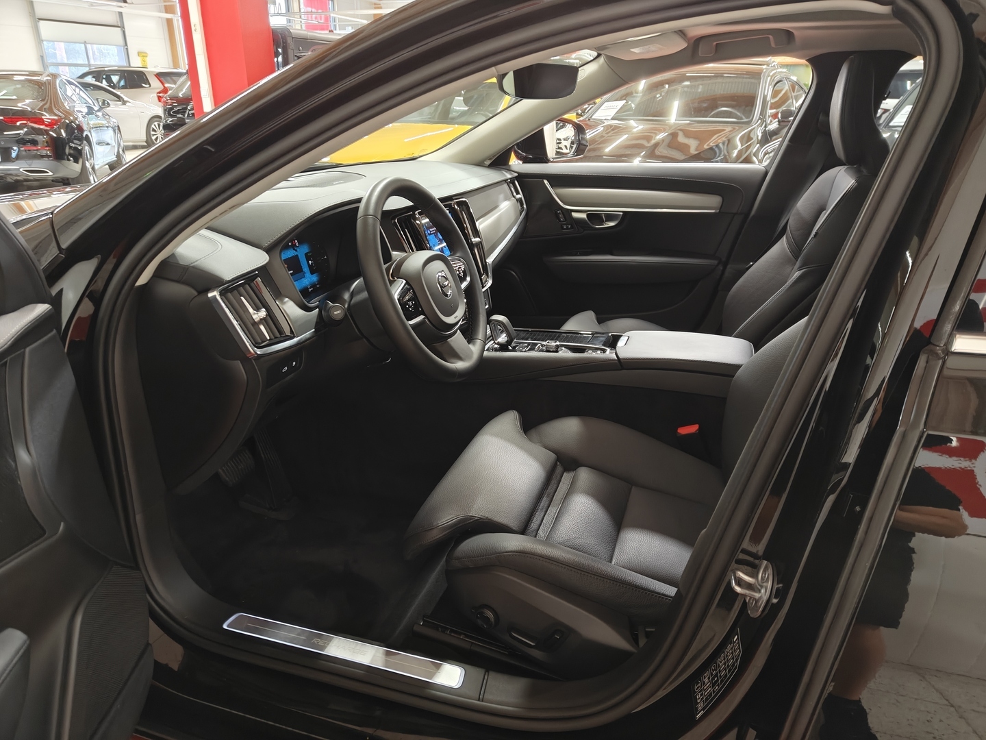 VOLVO S90 9