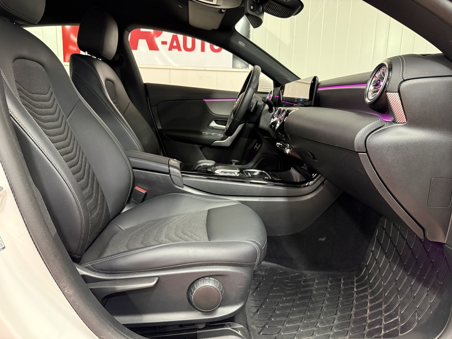 MERCEDES-BENZ CLA 2023