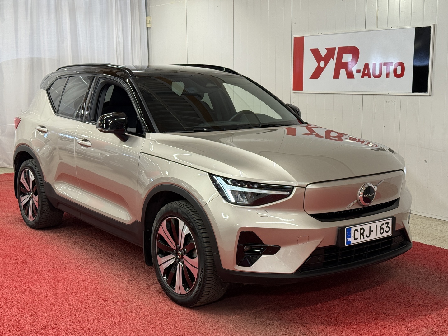 VOLVO XC40 2023