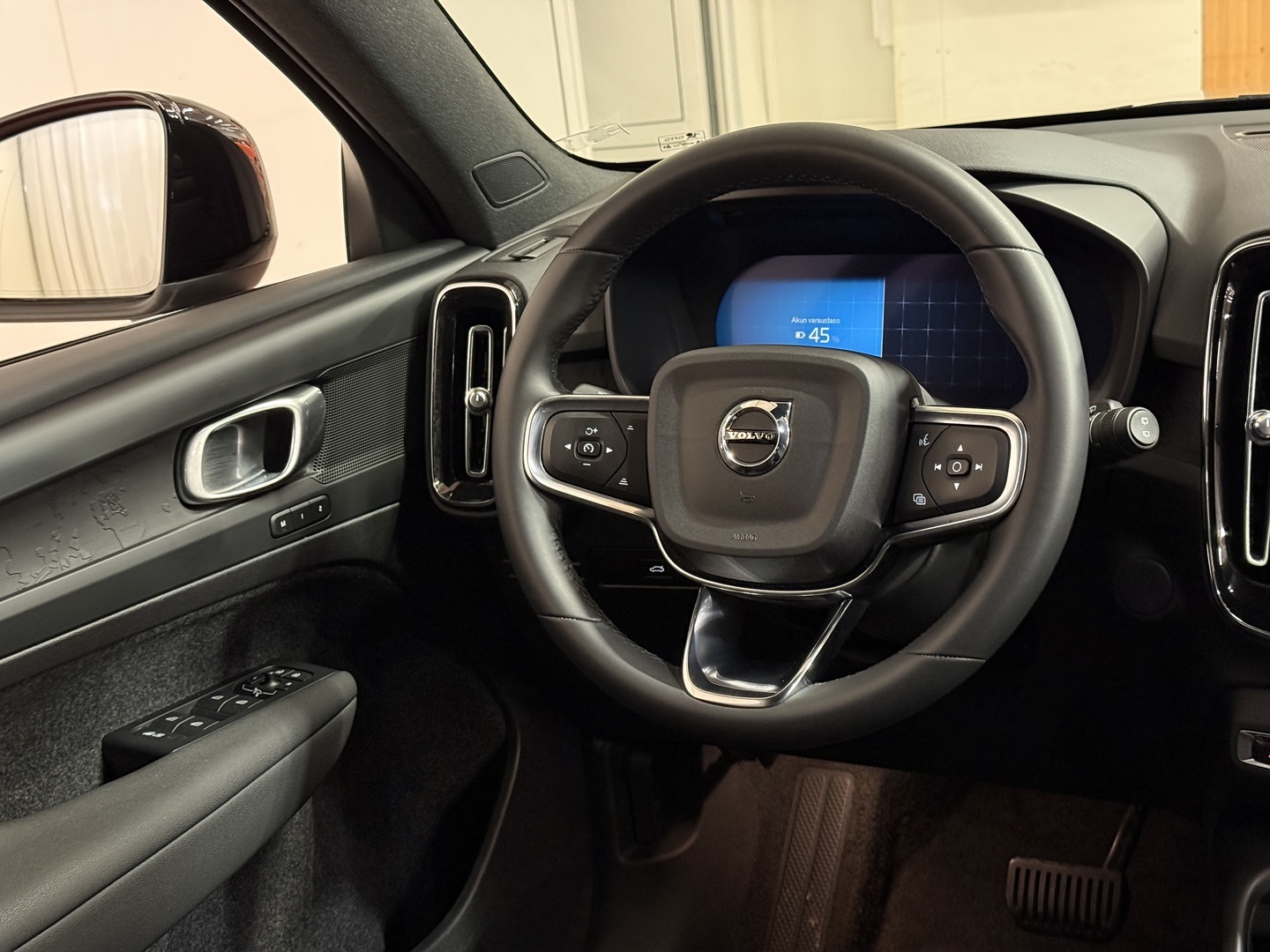 VOLVO XC40 2023