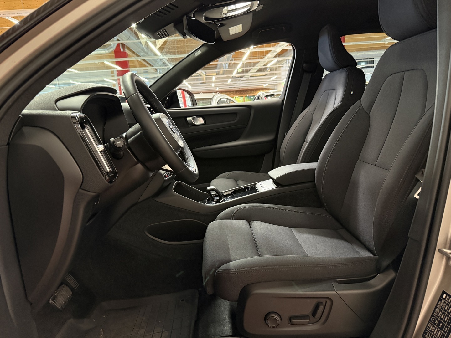 VOLVO XC40 2023