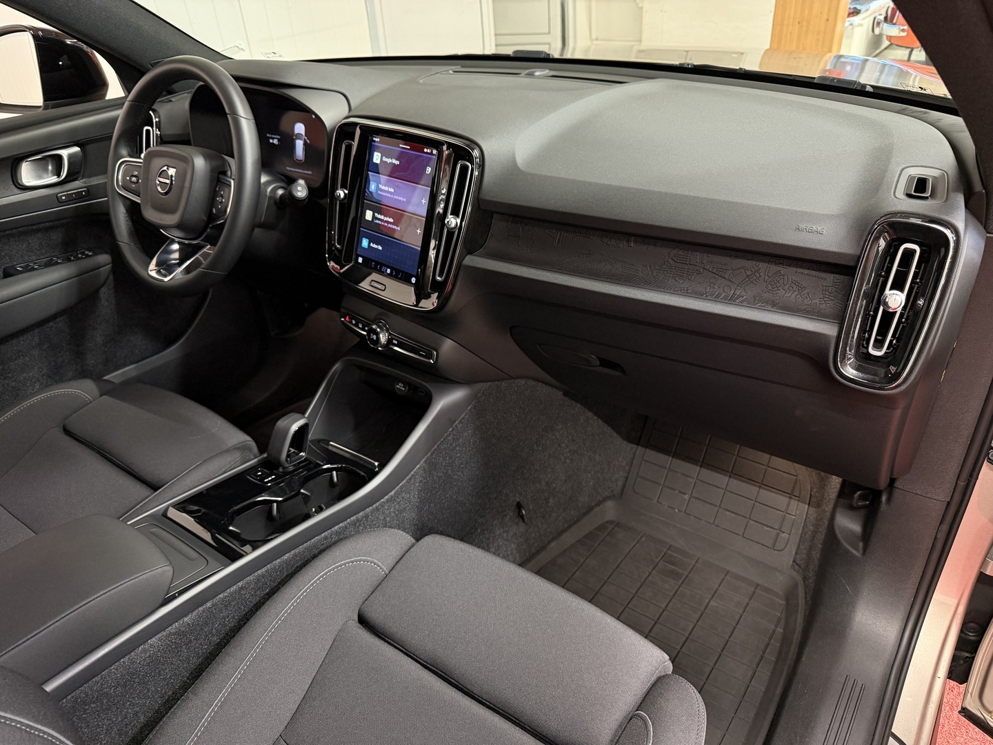 VOLVO XC40 2023