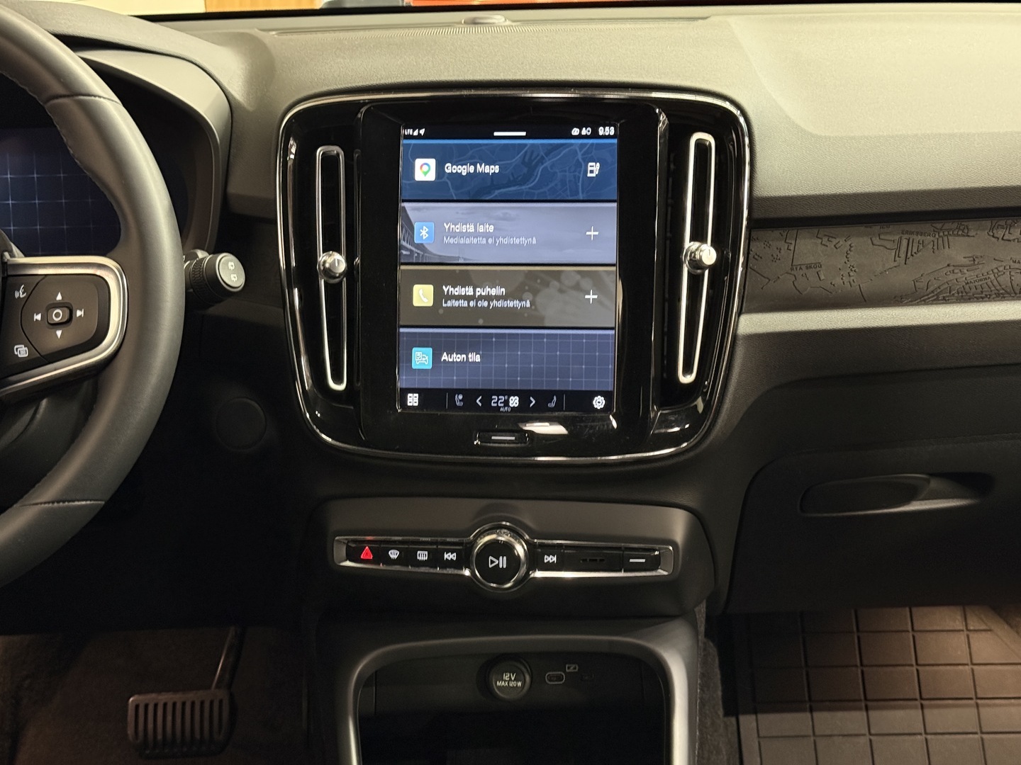 VOLVO XC40 2023