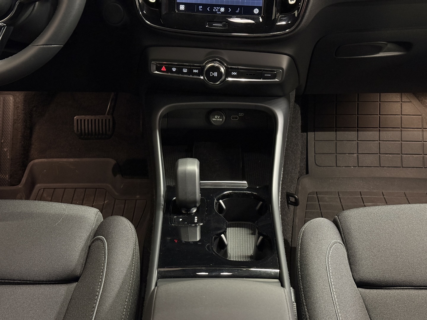 VOLVO XC40 2023