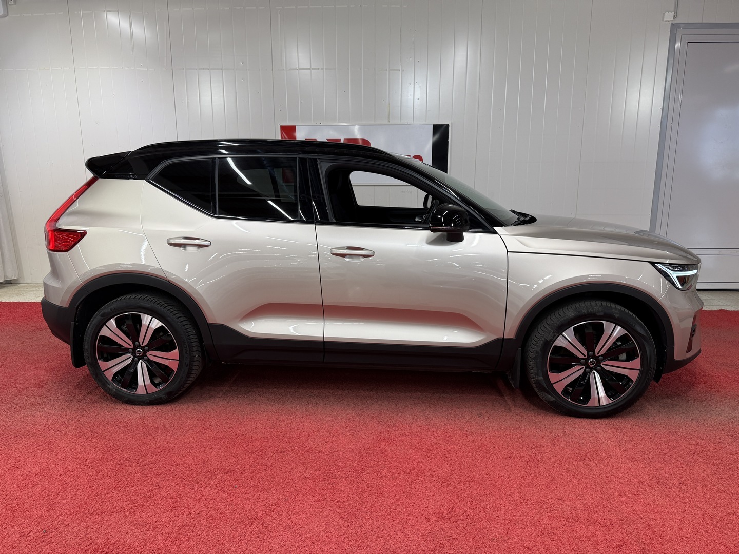 VOLVO XC40 2023
