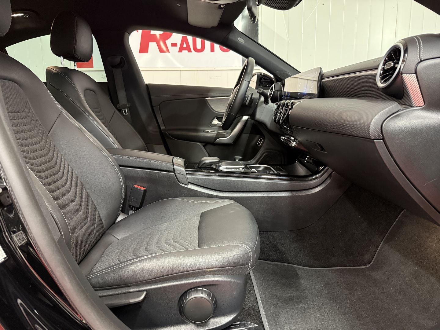 MERCEDES-BENZ CLA 2023