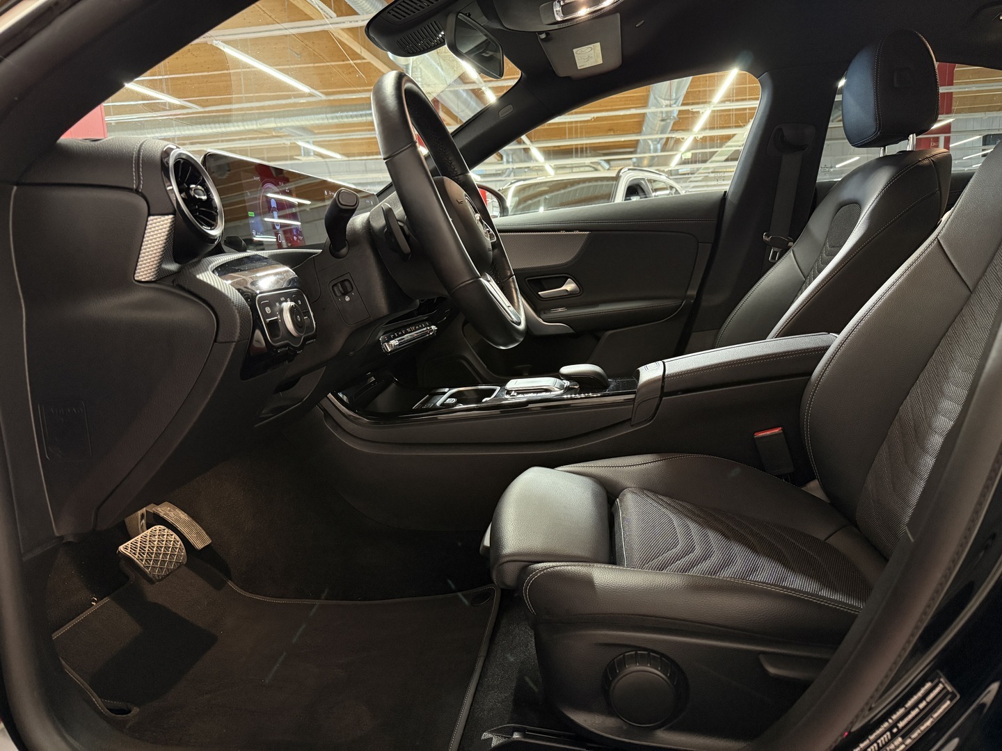 MERCEDES-BENZ CLA 2023