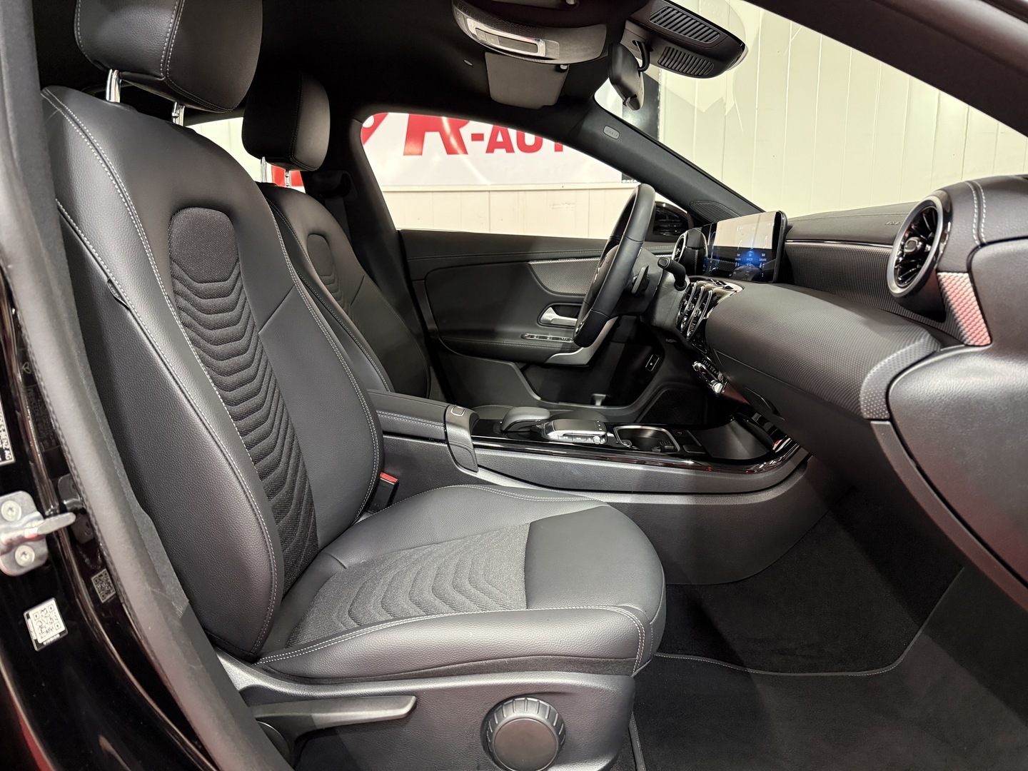 MERCEDES-BENZ CLA 2023