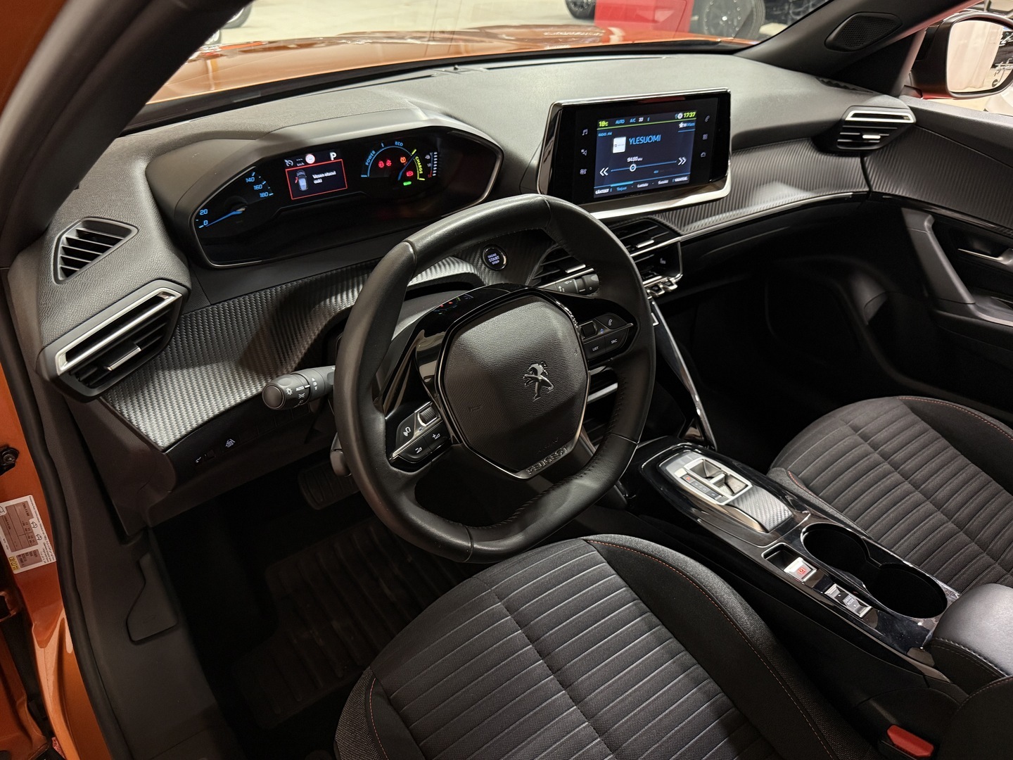PEUGEOT e-2008 2023