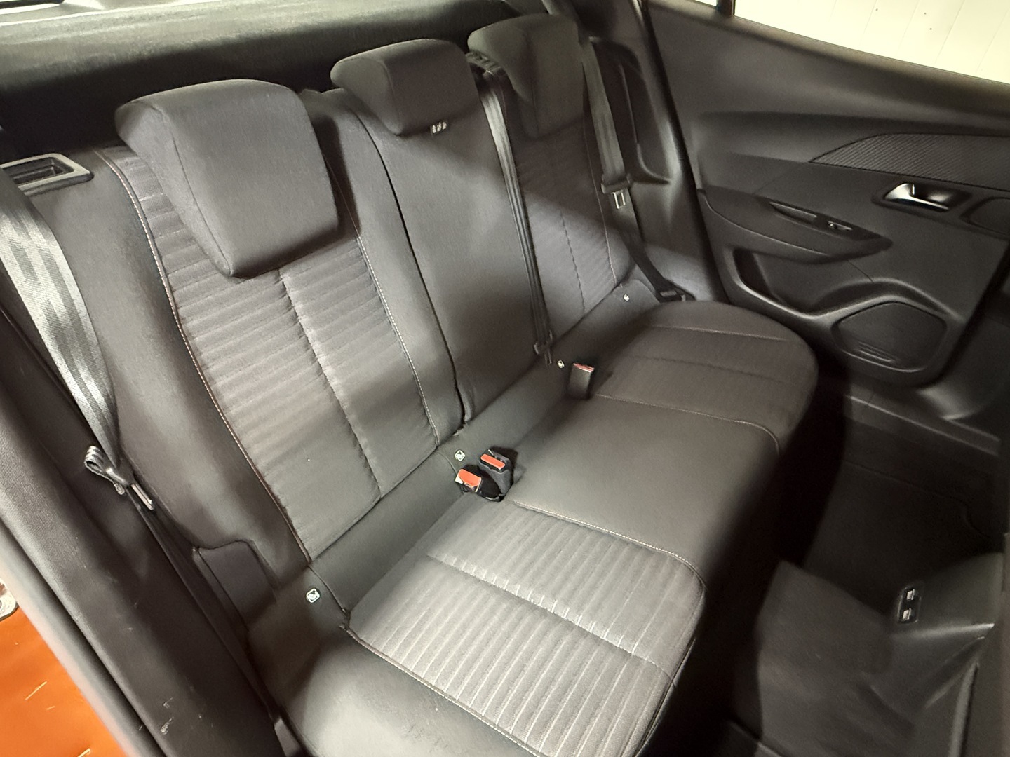 PEUGEOT e-2008 2023