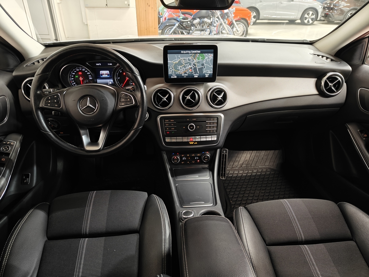 MERCEDES-BENZ GLA 2017