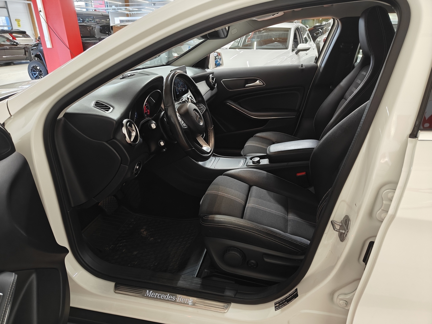 MERCEDES-BENZ GLA 2017