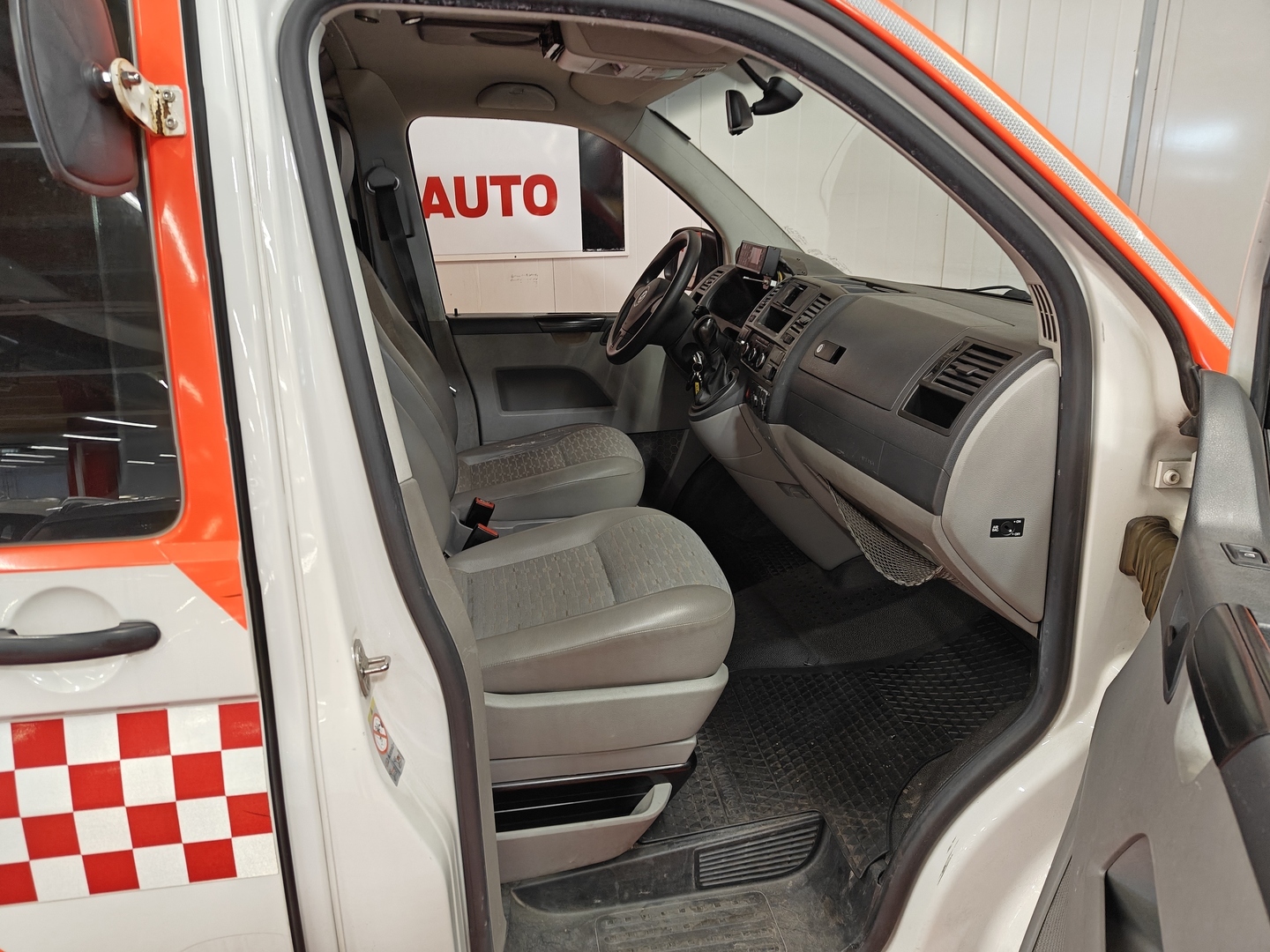 VOLKSWAGEN TRANSPORTER 2012