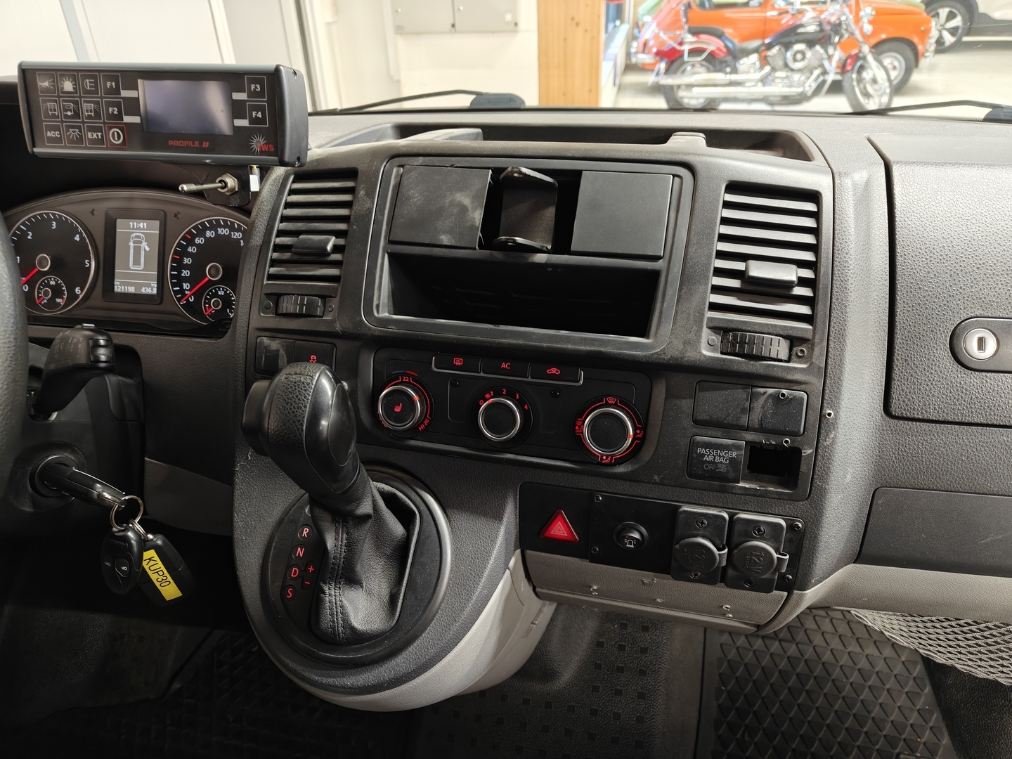 VOLKSWAGEN TRANSPORTER 2012