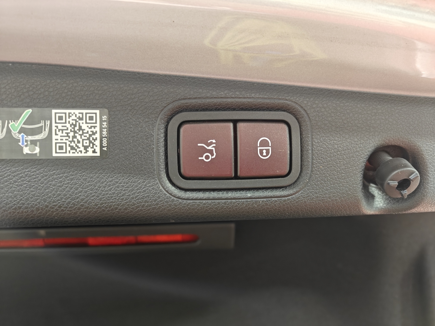 MERCEDES-BENZ E 32