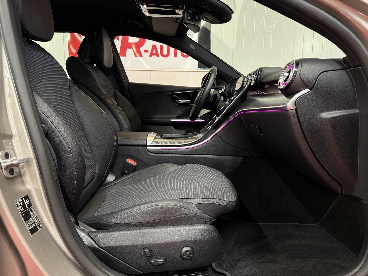 MERCEDES-BENZ C 2023