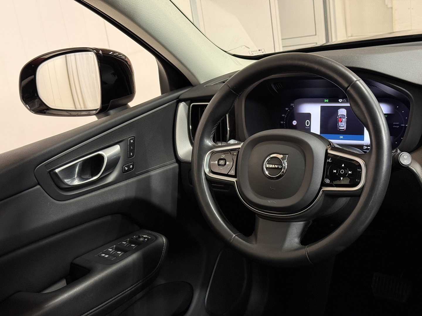 VOLVO XC60 2023