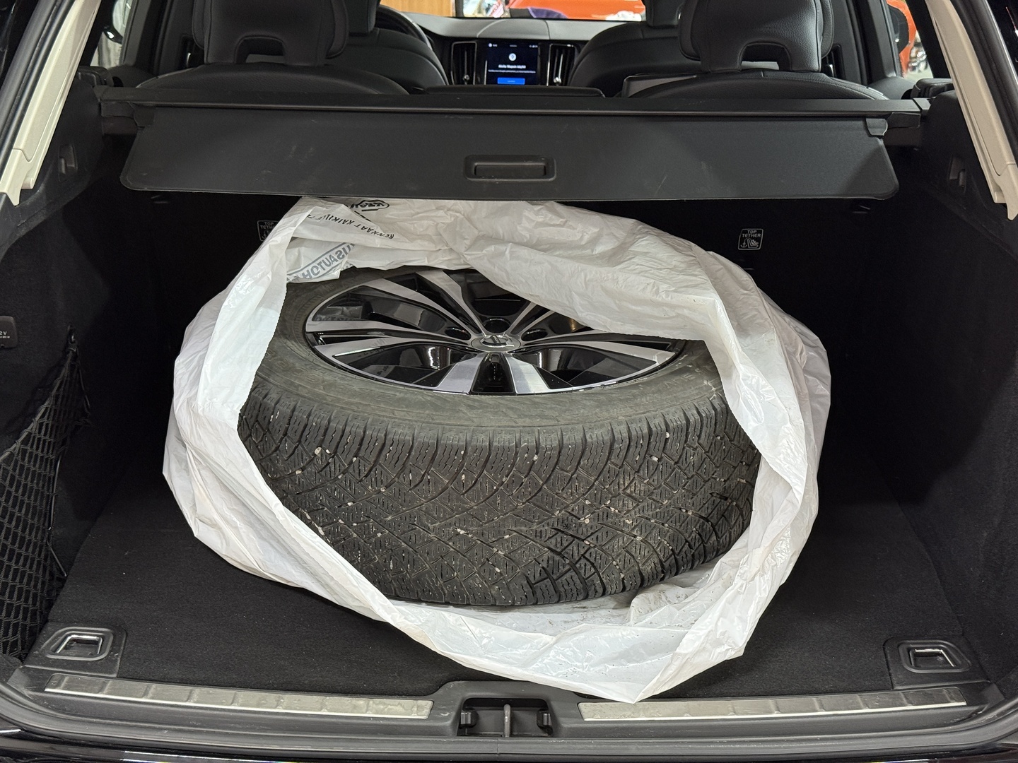 VOLVO XC60 2023