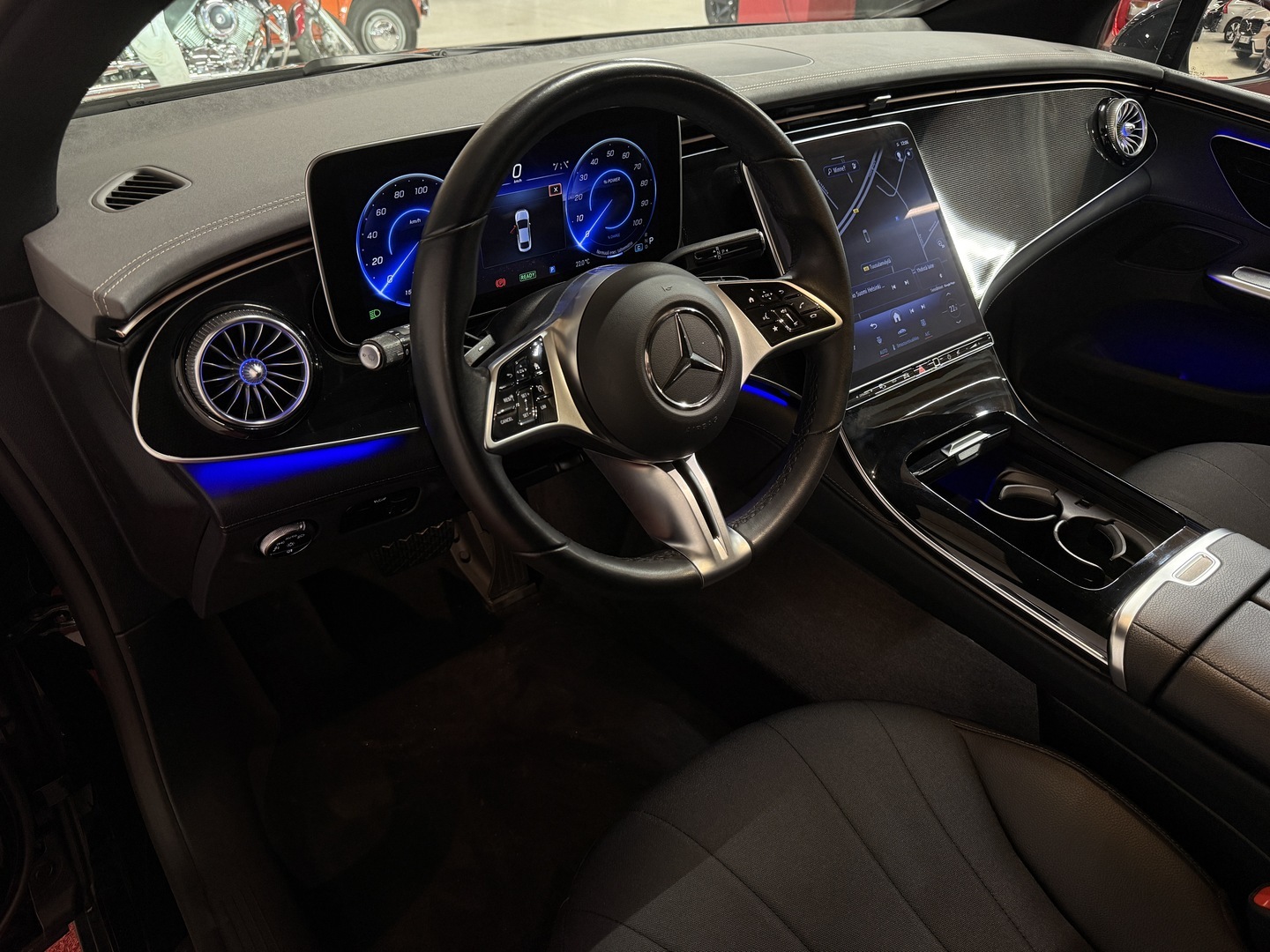 MERCEDES-BENZ EQE 2023
