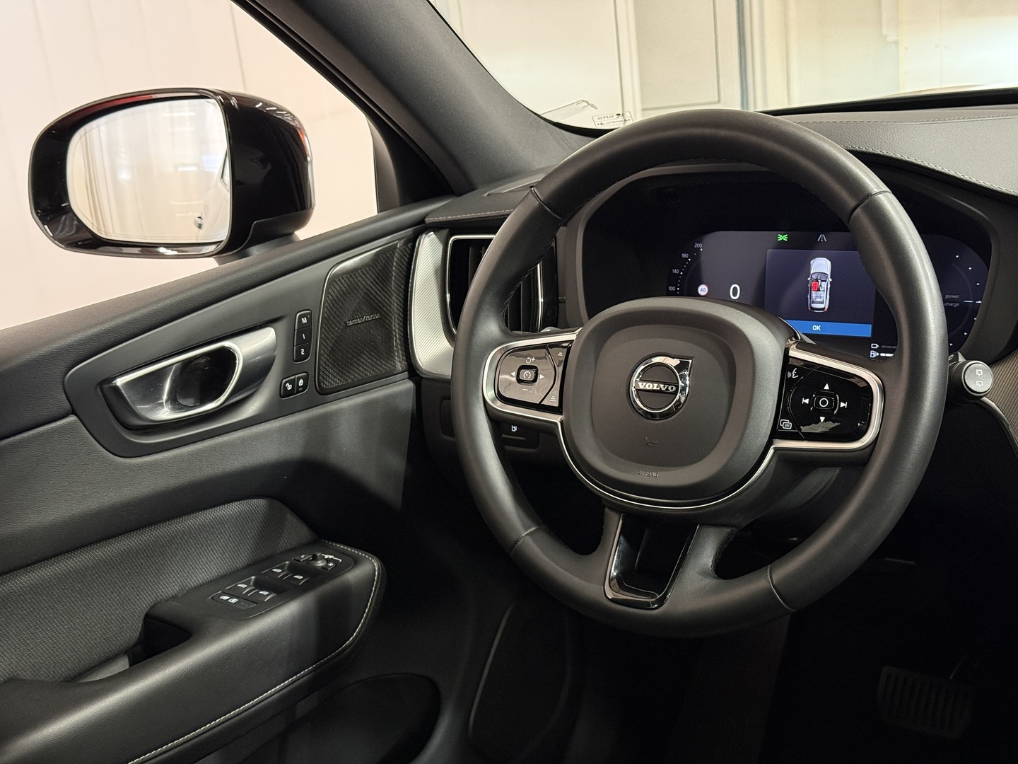 VOLVO XC60 2023
