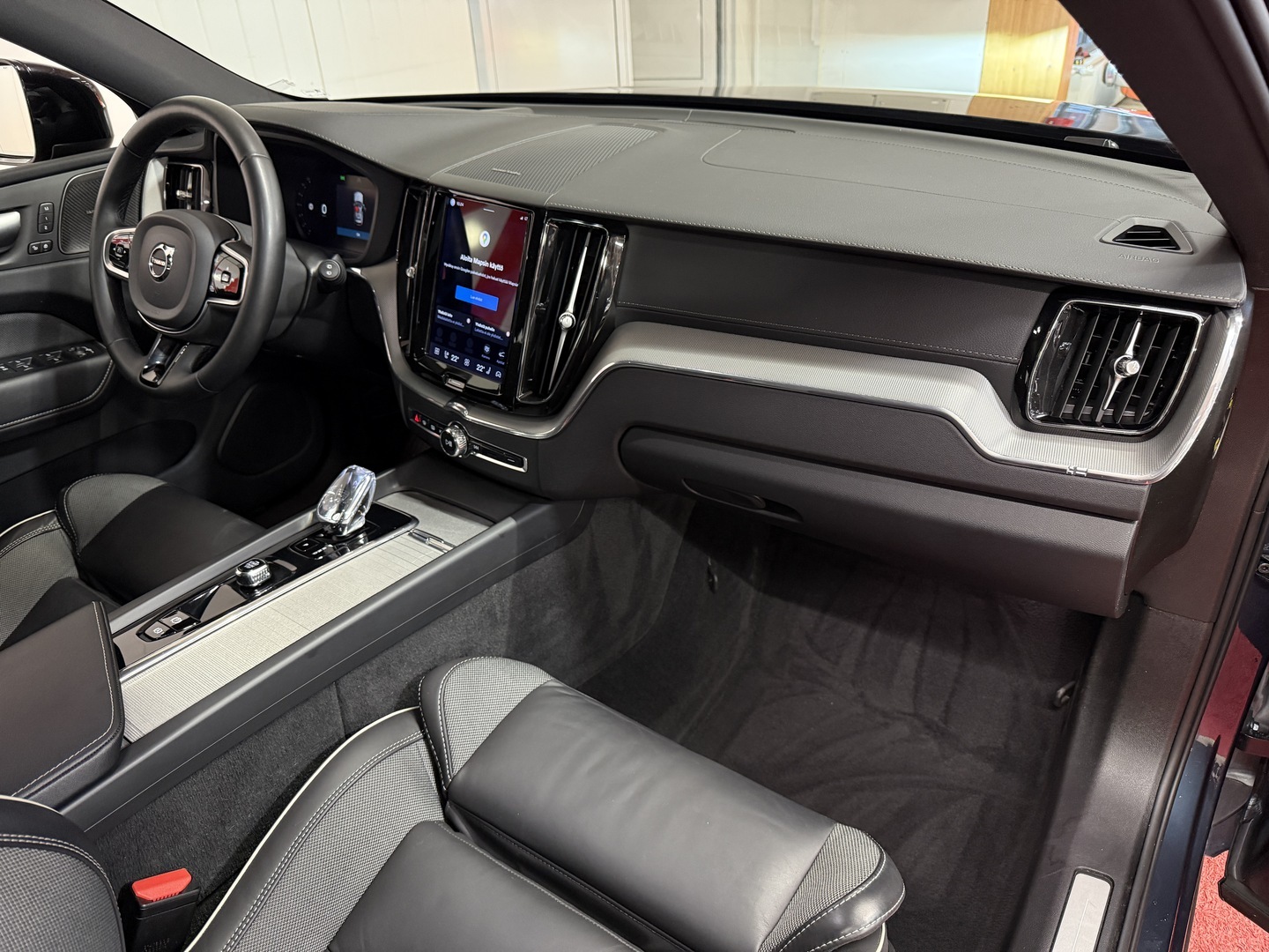 VOLVO XC60 2023