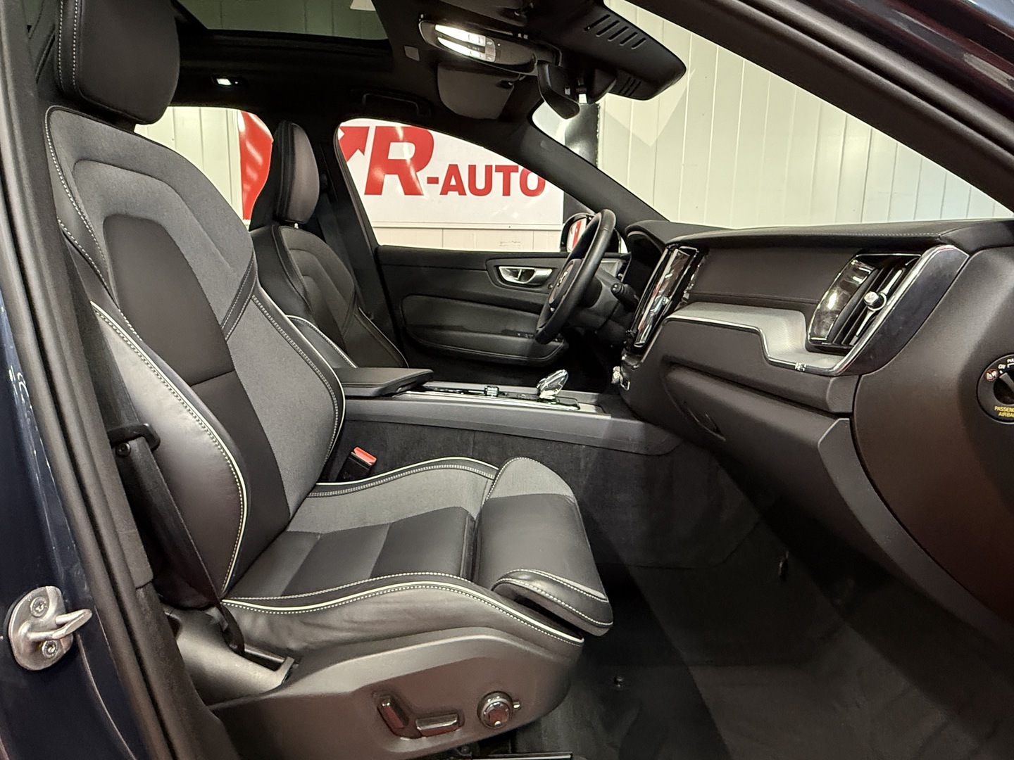 VOLVO XC60 2023