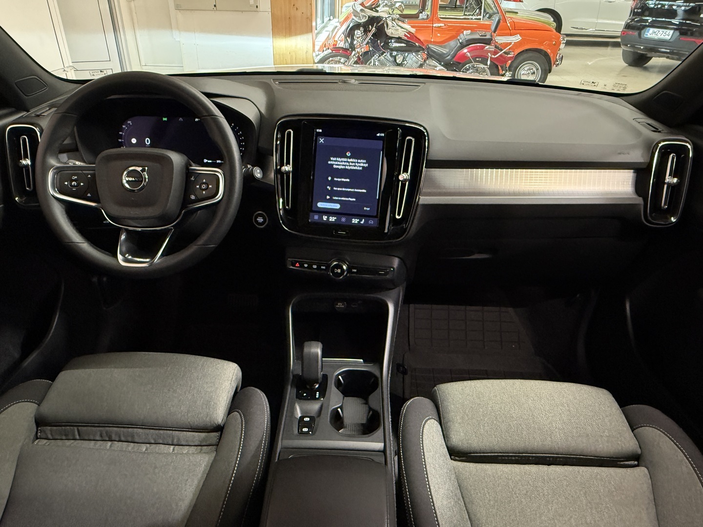 VOLVO XC40 2023