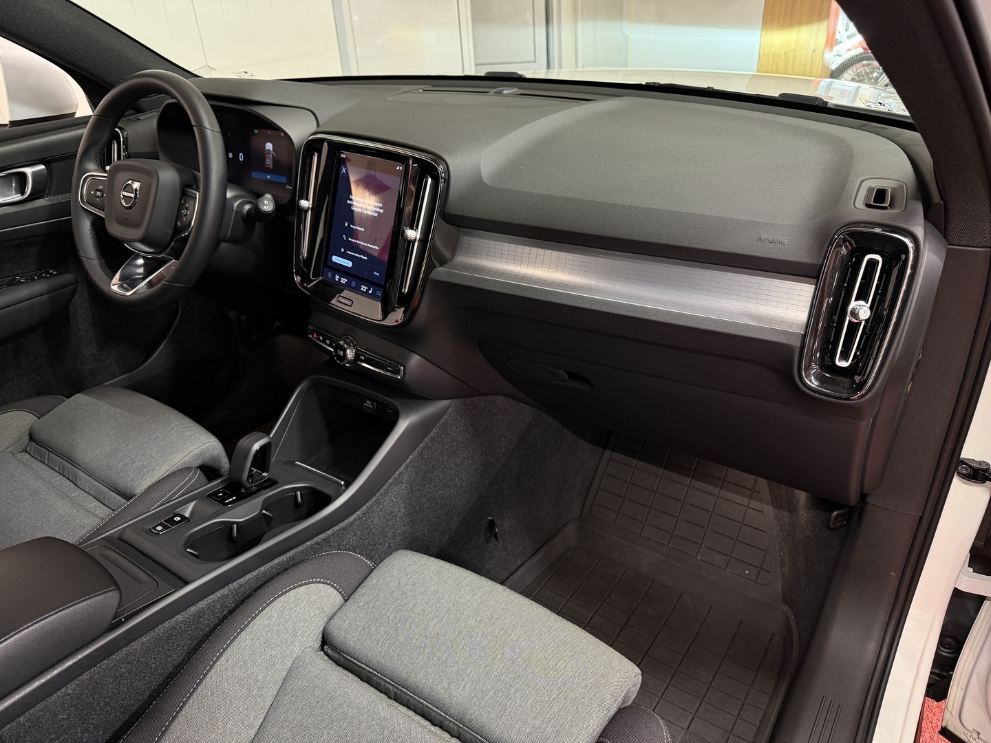 VOLVO XC40 2023
