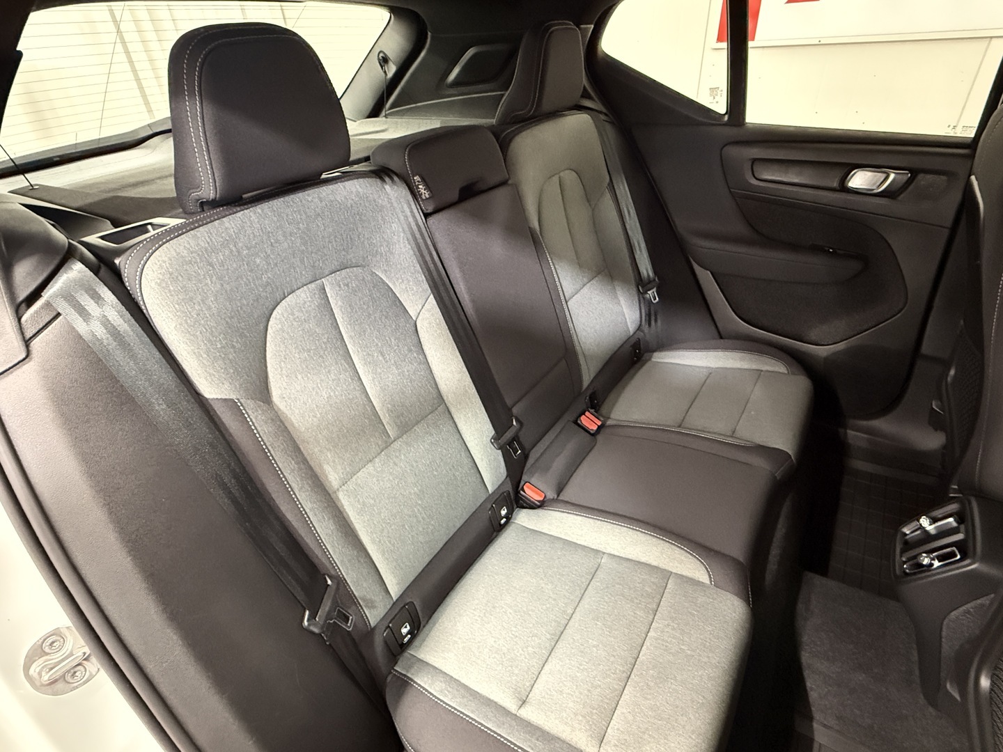 VOLVO XC40 2023