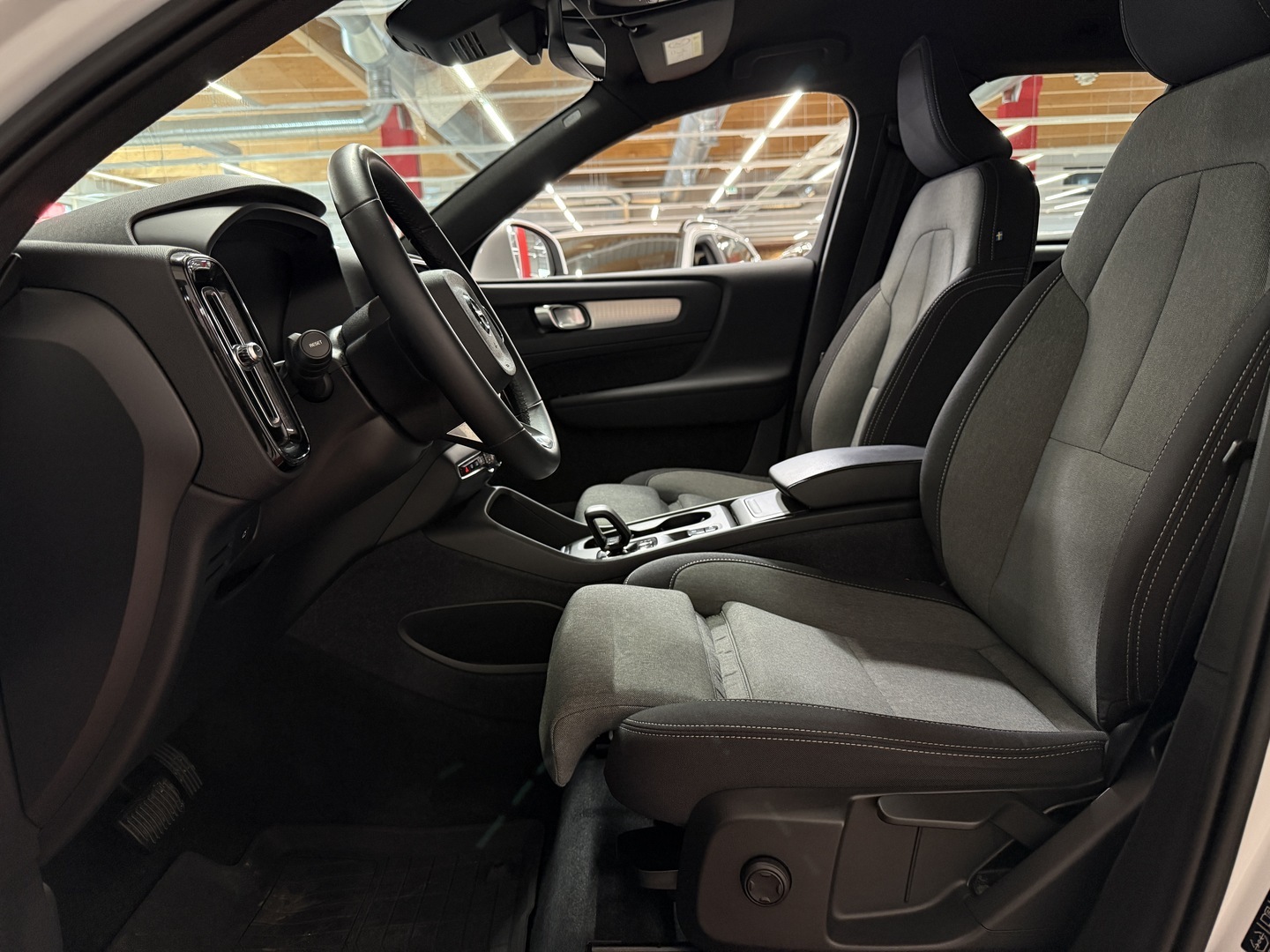 VOLVO XC40 2023