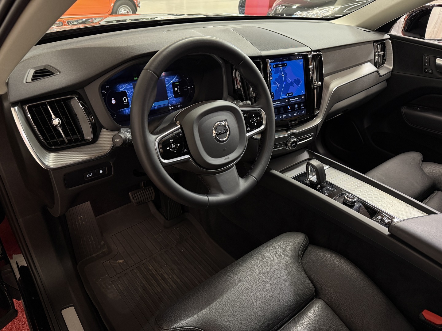 VOLVO XC60 2023