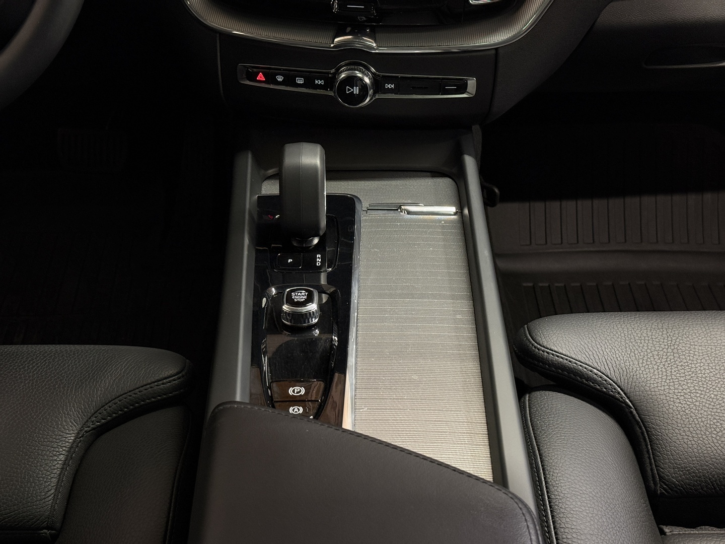 VOLVO XC60 2023