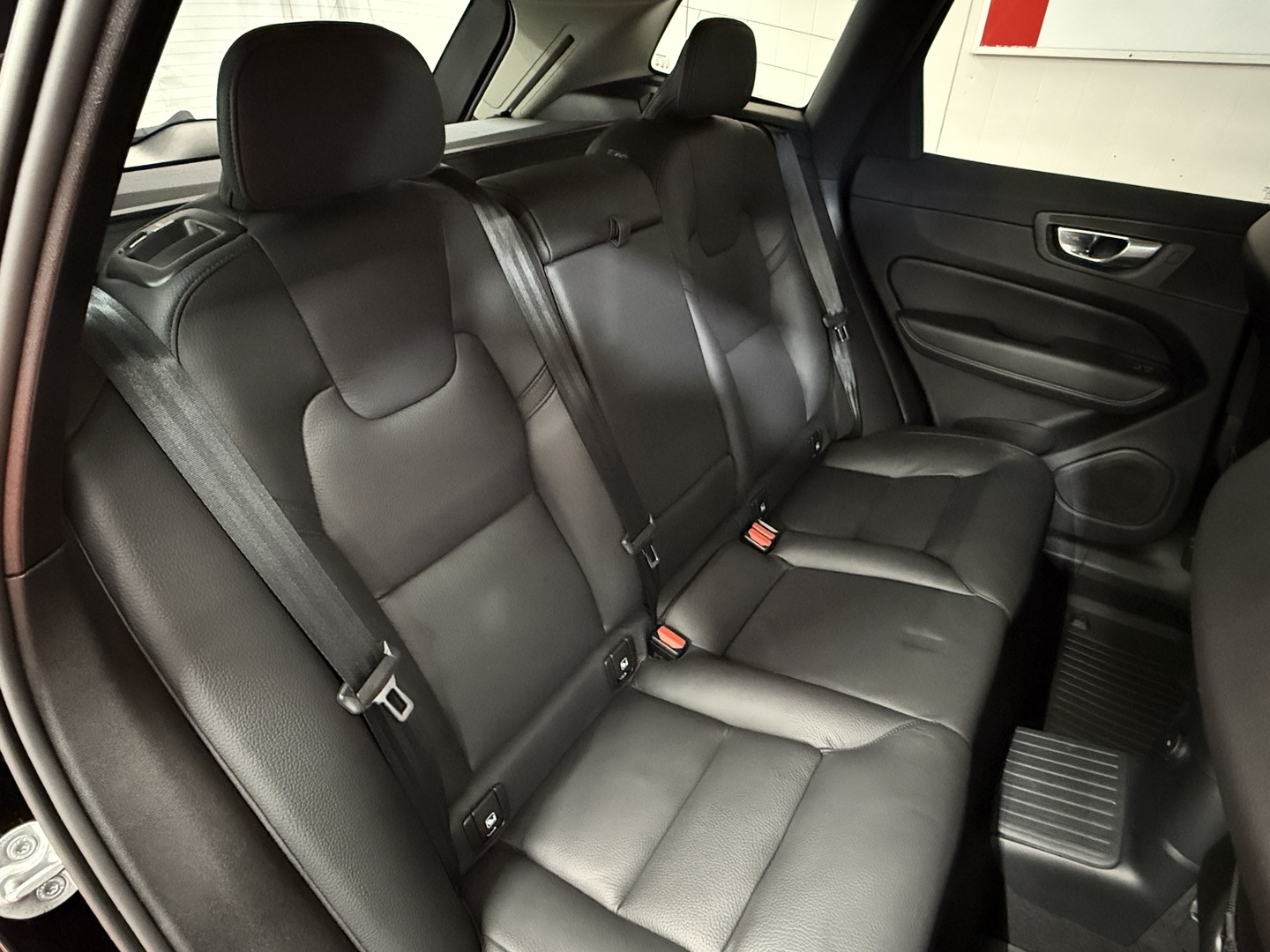 VOLVO XC60 2023