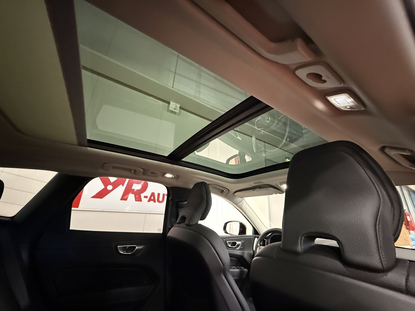VOLVO XC60 2023