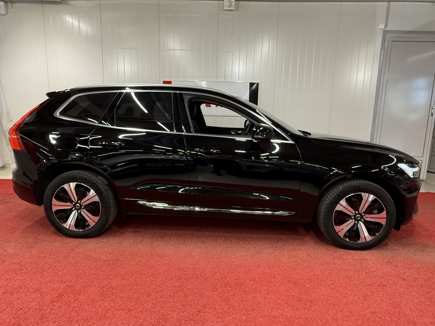 VOLVO XC60 2023