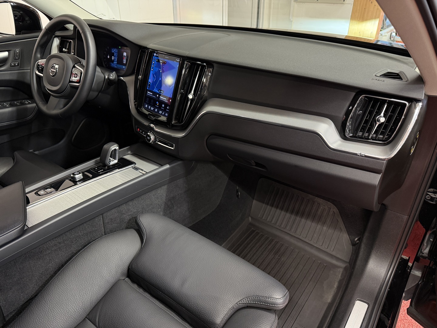 VOLVO XC60 2023