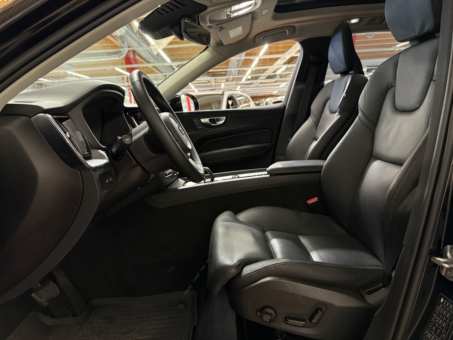 VOLVO XC60 2023