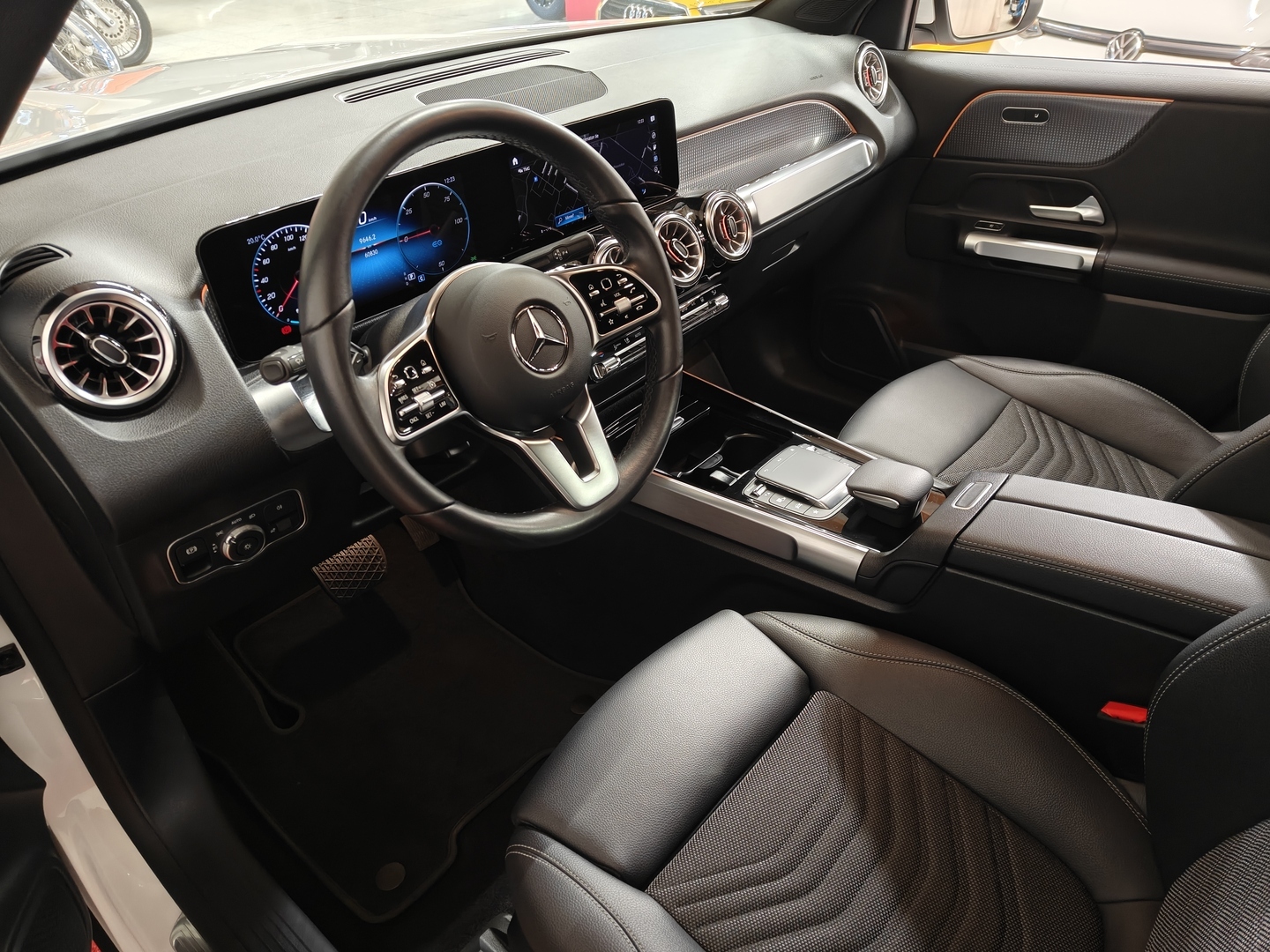 MERCEDES-BENZ EQB 10