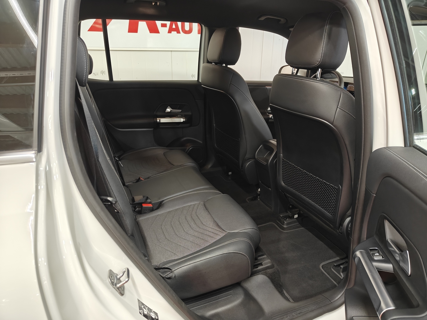 MERCEDES-BENZ EQB 26