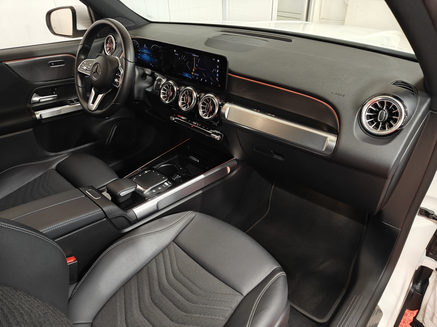 MERCEDES-BENZ EQB 27