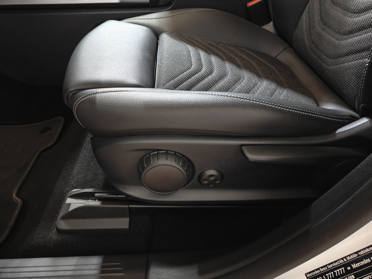 MERCEDES-BENZ EQB 9
