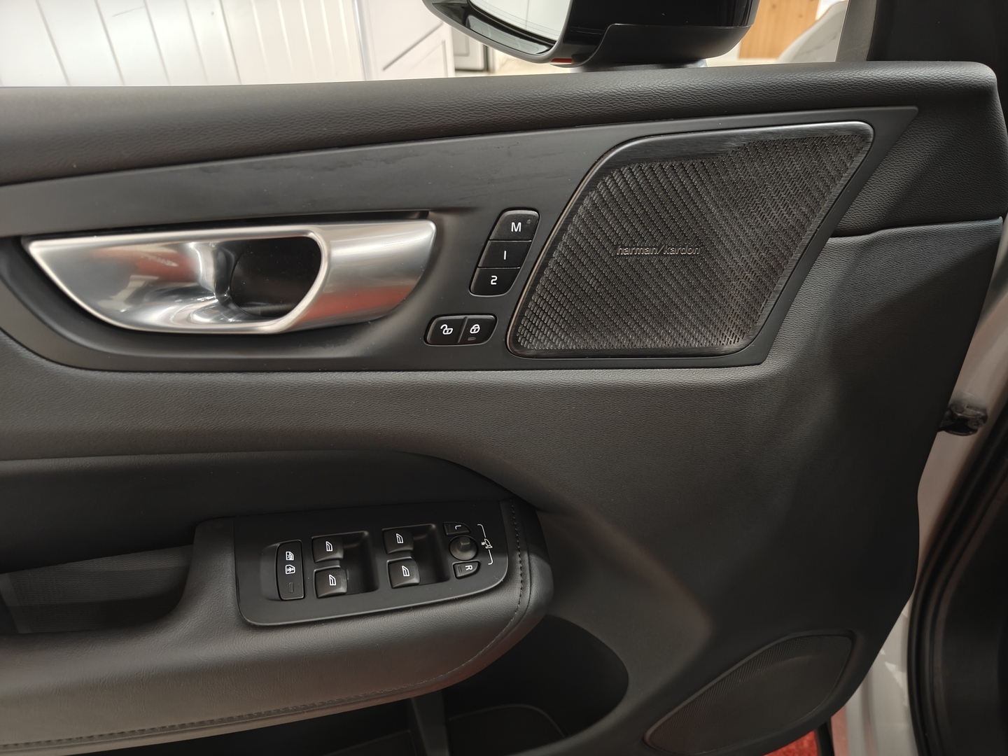 VOLVO XC60 2023