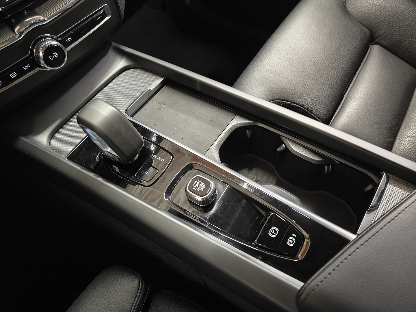 VOLVO XC60 2023
