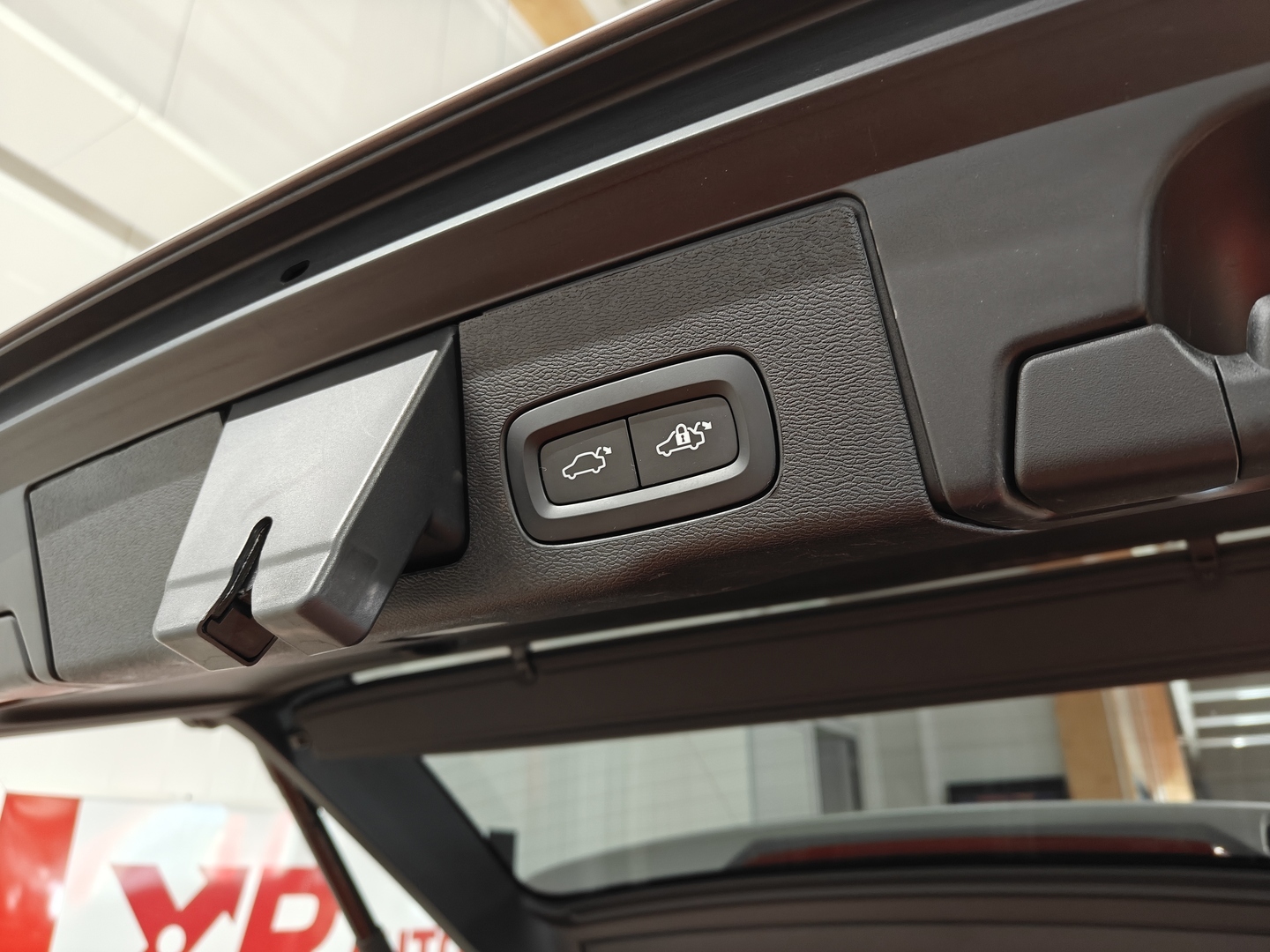 VOLVO XC60 2023