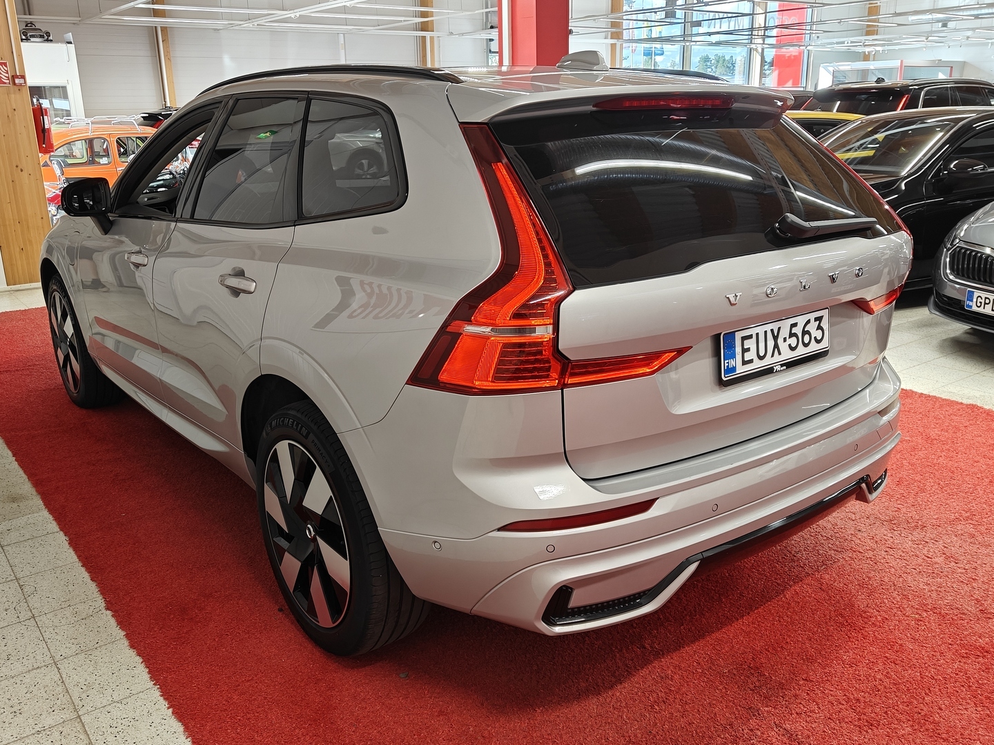 VOLVO XC60 2023