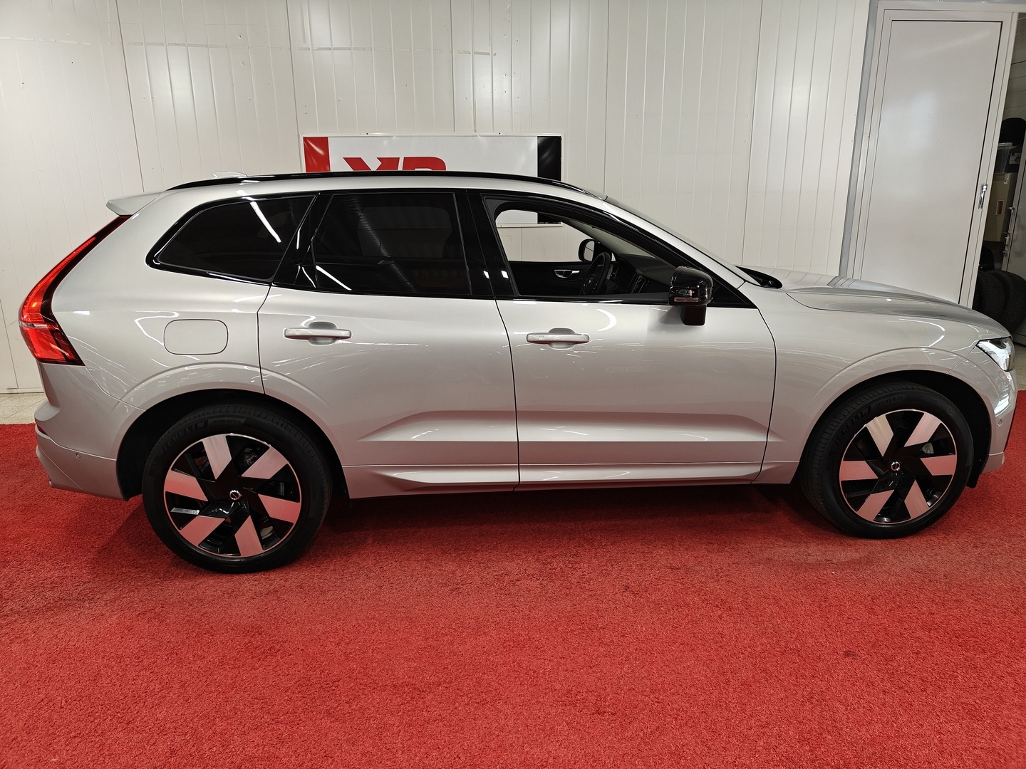 VOLVO XC60 2023