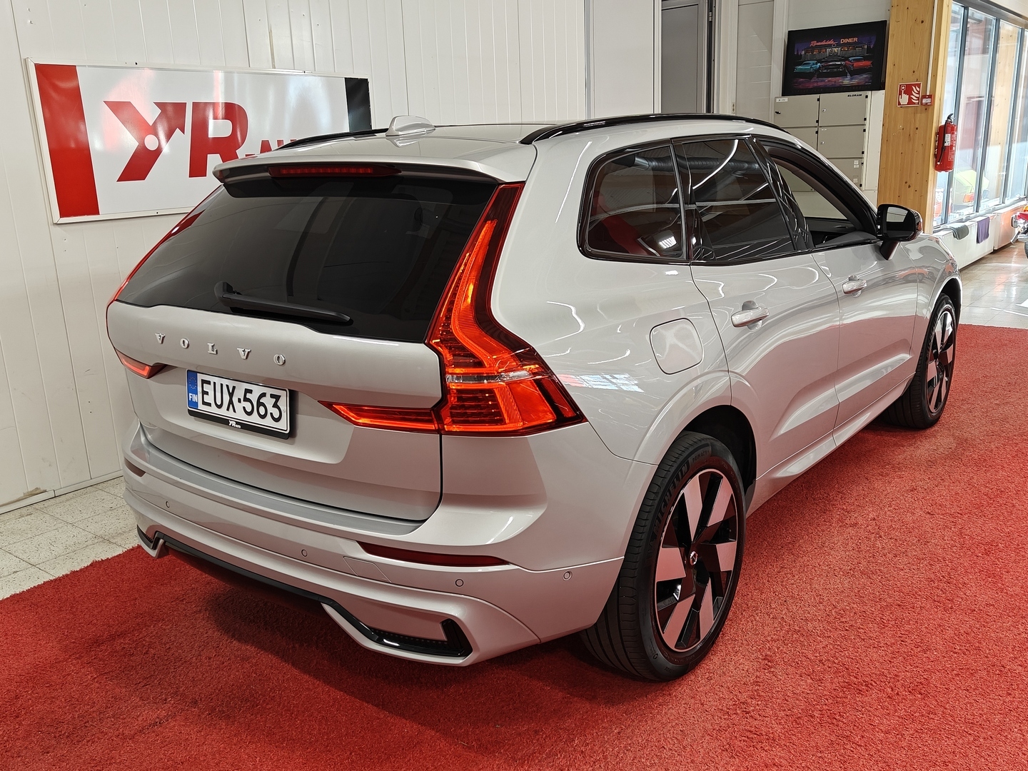 VOLVO XC60 2023